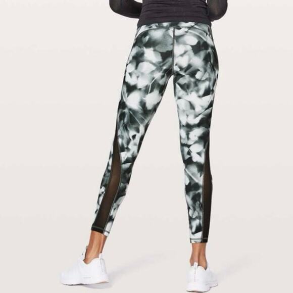 Lululemon Train Times 7/8 Pant 25" Blush Blossom Alpine White Black Size 4 - Picture 2 of 10